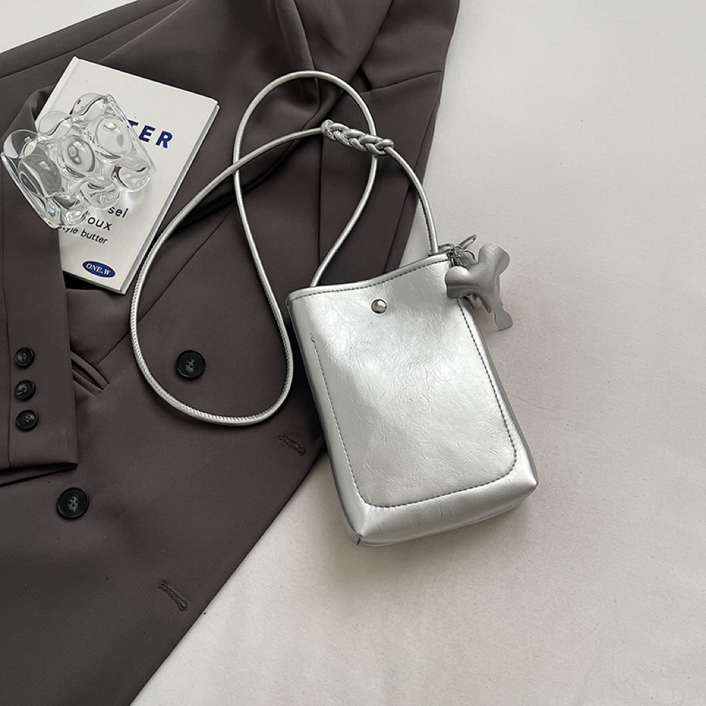 2025 Summer High-End Compact Lightweight Mini Crossbody Bag for Women - Stylish Silver Phone Bag for Walking 2025 Summer High-End Compact Lightweight Mini Crossbody Bag for Women - Stylish Silver Phone Bag for Walking