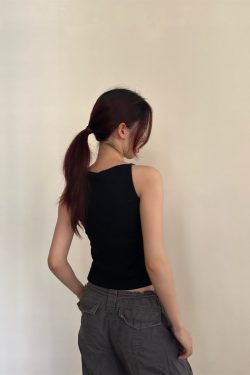 2025 Summer Sexy Vintage American Minimalist Solid Black Sleeveless Tank Top with Thin Straps - Y2K Style