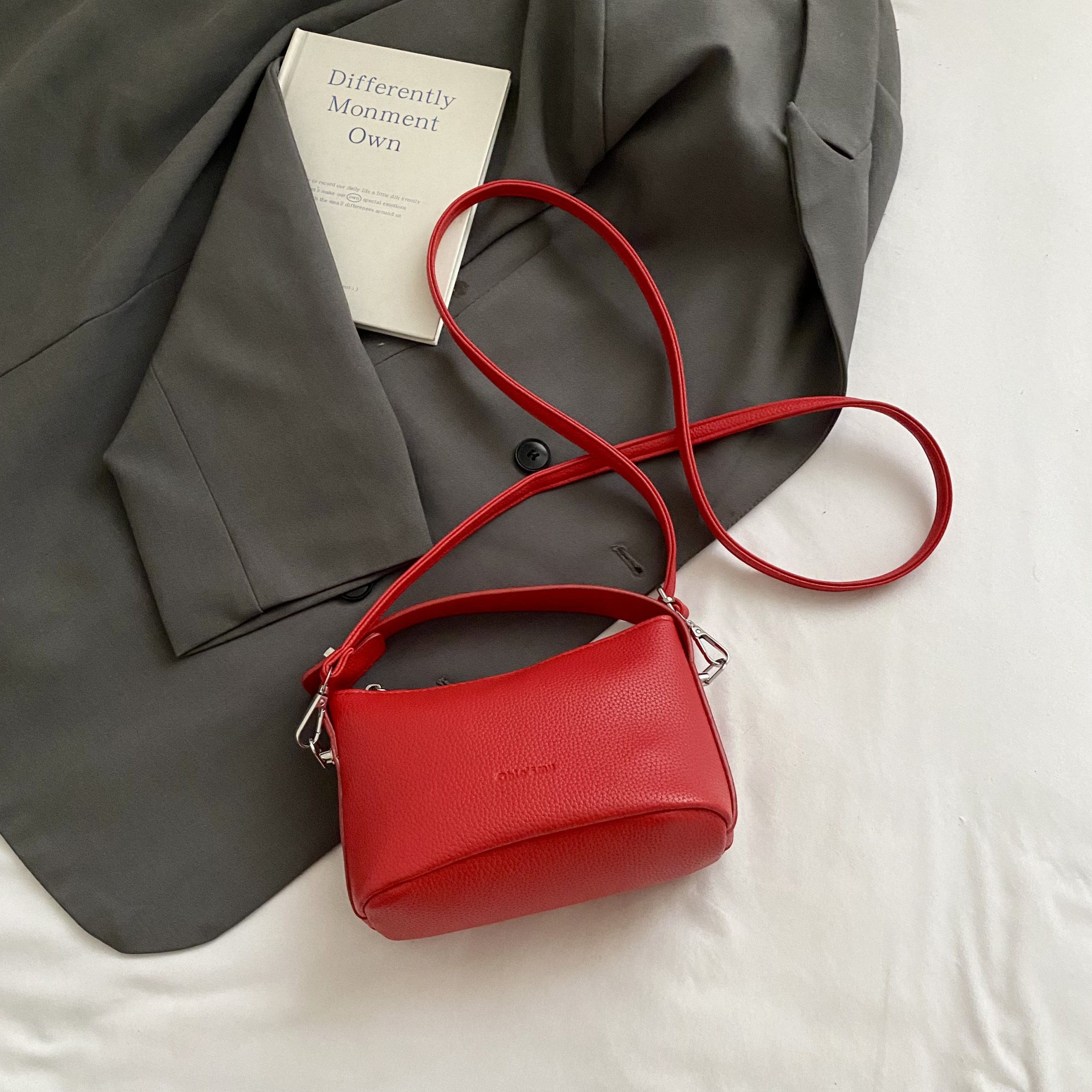 2025 Summer White Crossbody Bag - Stylish High-End Small Handbag Tote for Women, Versatile Casual Fashion Accessory 2025 Summer White Crossbody Bag - Stylish High-End Small Handbag Tote for Women, Versatile Casual Fashion Accessory