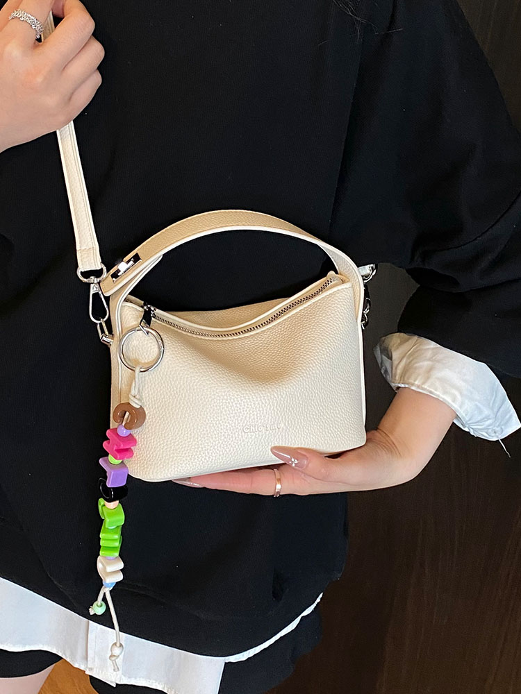 2025 Summer White Crossbody Bag - Stylish High-End Small Handbag Tote for Women, Versatile Casual Fashion Accessory 2025 Summer White Crossbody Bag - Stylish High-End Small Handbag Tote for Women, Versatile Casual Fashion Accessory