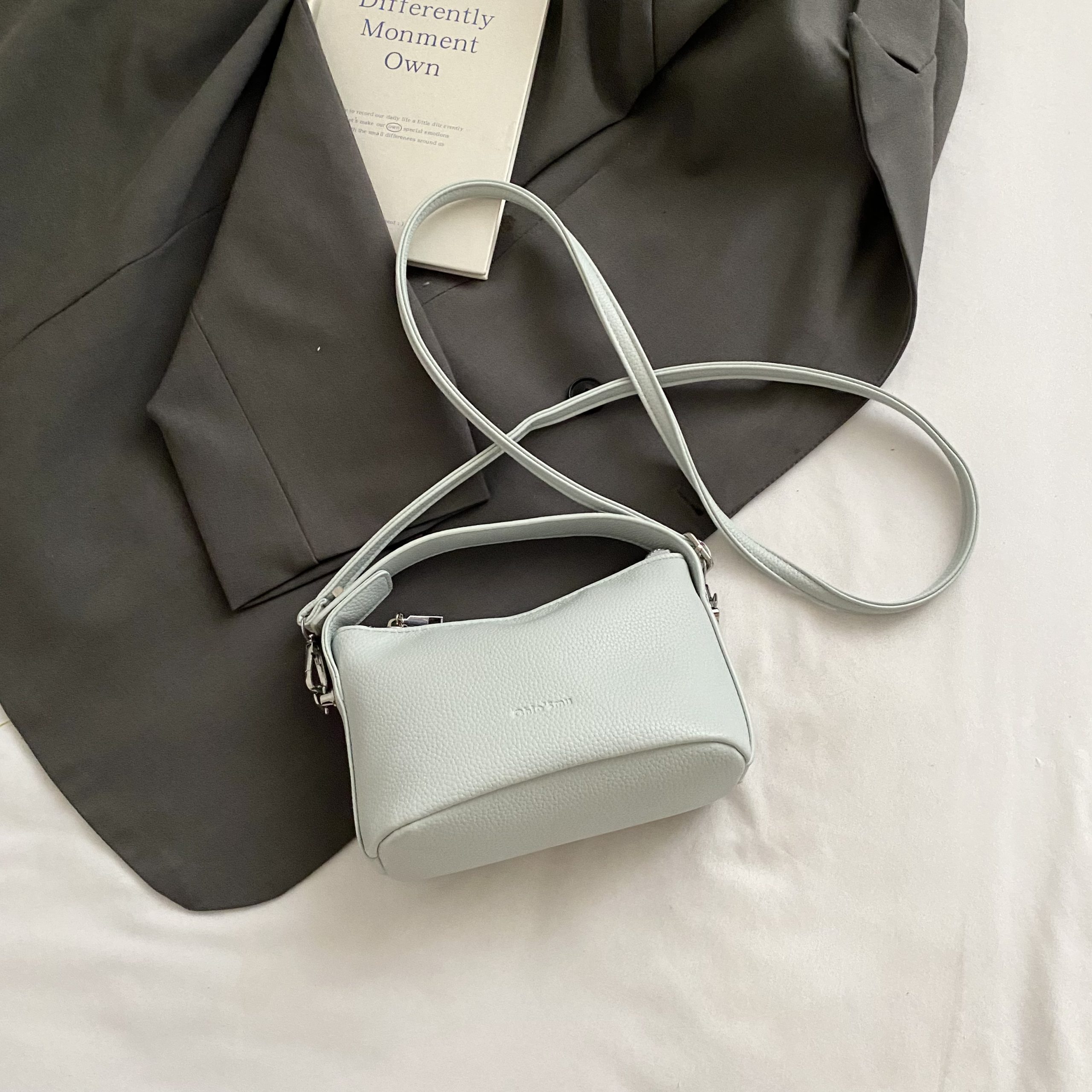 2025 Summer White Crossbody Bag - Stylish High-End Small Handbag Tote for Women, Versatile Casual Fashion Accessory 2025 Summer White Crossbody Bag - Stylish High-End Small Handbag Tote for Women, Versatile Casual Fashion Accessory