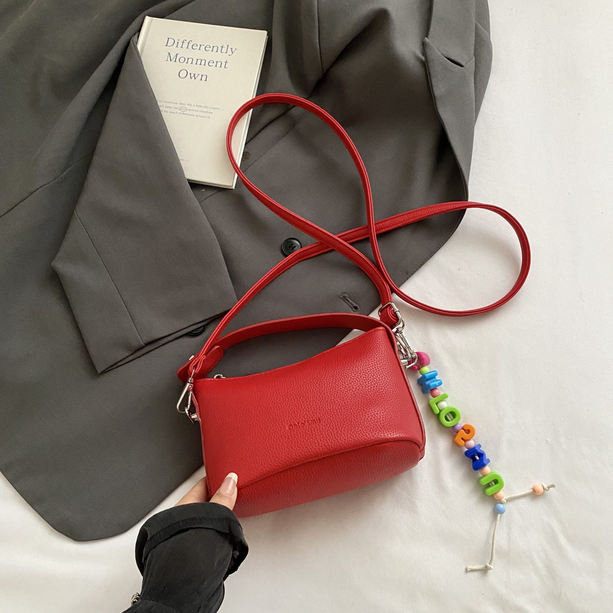 2025 Summer White Crossbody Bag - Stylish High-End Small Handbag Tote for Women, Versatile Casual Fashion Accessory 2025 Summer White Crossbody Bag - Stylish High-End Small Handbag Tote for Women, Versatile Casual Fashion Accessory