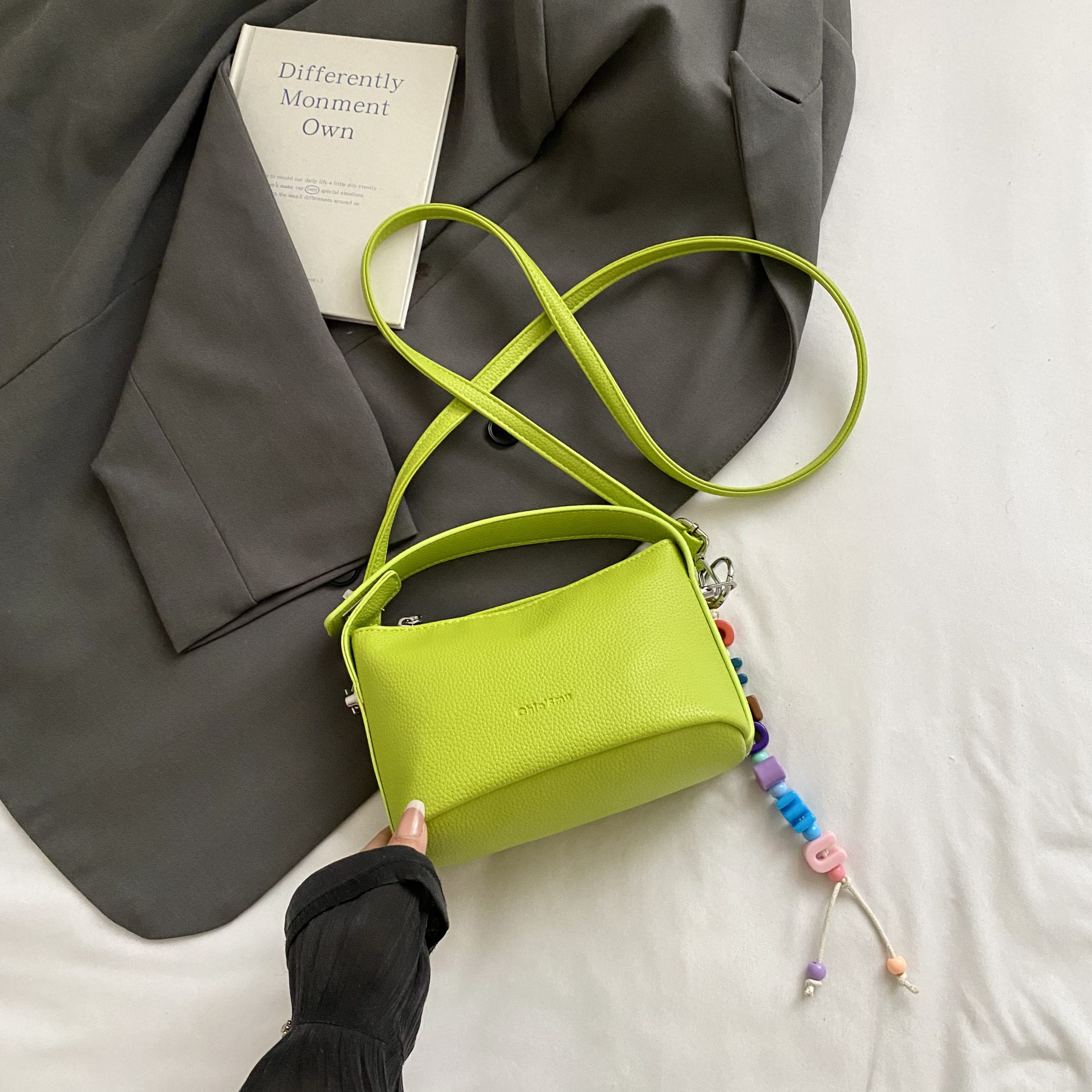 2025 Summer White Crossbody Bag - Stylish High-End Small Handbag Tote for Women, Versatile Casual Fashion Accessory 2025 Summer White Crossbody Bag - Stylish High-End Small Handbag Tote for Women, Versatile Casual Fashion Accessory