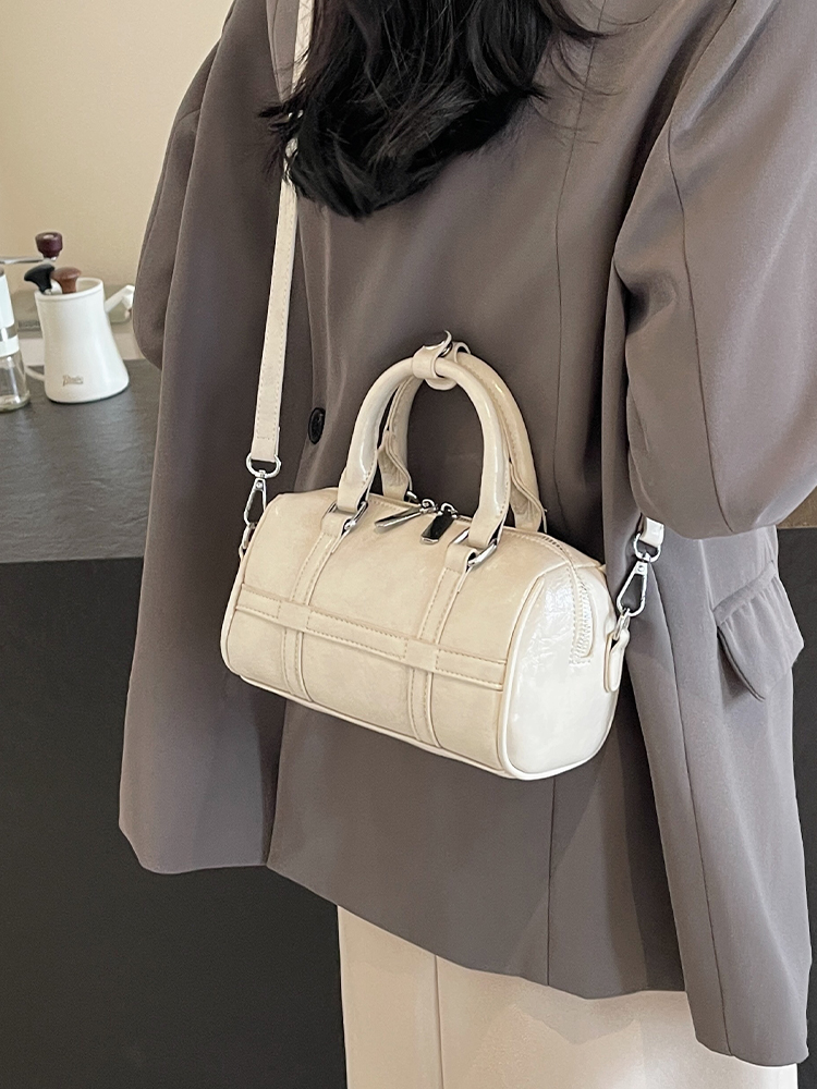 2025 Summer Women's Handheld Bowling Bag - Minimalist Pleated Crossbody Bag, Trendy Niche Style for Fashion Lovers 2025 Summer Women's Handheld Bowling Bag - Minimalist Pleated Crossbody Bag, Trendy Niche Style for Fashion Lovers