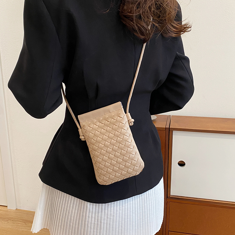 2025 Summer Woven Mini Crossbody Bag for Women - Trendy High-End Small Phone Bag for Walking and Outings 2025 Summer Woven Mini Crossbody Bag for Women - Trendy High-End Small Phone Bag for Walking and Outings