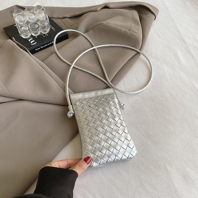 2025 Summer Woven Mini Crossbody Bag for Women - Trendy High-End Small Phone Bag for Walking and Outings 2025 Summer Woven Mini Crossbody Bag for Women - Trendy High-End Small Phone Bag for Walking and Outings