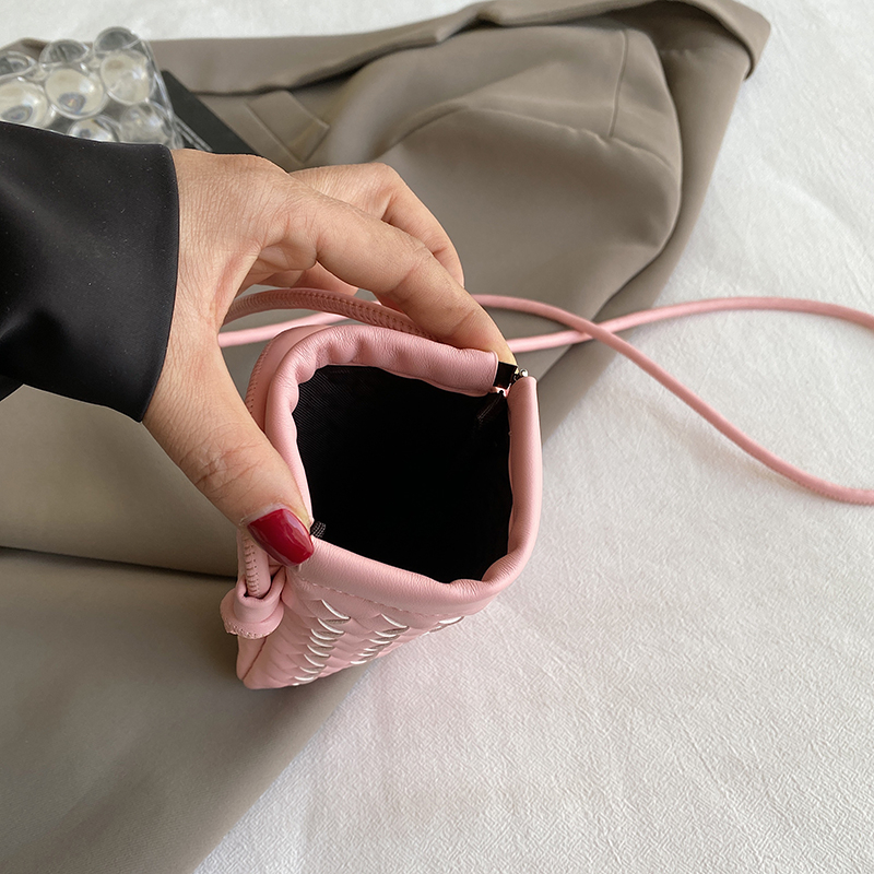 2025 Summer Woven Mini Crossbody Bag for Women - Trendy High-End Small Phone Bag for Walking and Outings 2025 Summer Woven Mini Crossbody Bag for Women - Trendy High-End Small Phone Bag for Walking and Outings