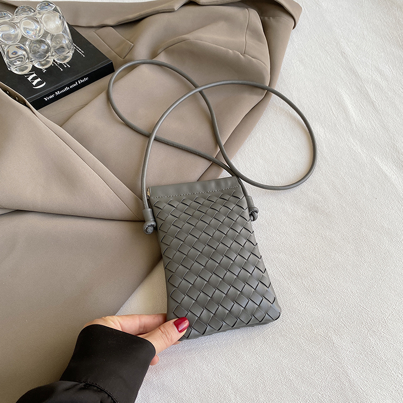 2025 Summer Woven Mini Crossbody Bag for Women - Trendy High-End Small Phone Bag for Walking and Outings 2025 Summer Woven Mini Crossbody Bag for Women - Trendy High-End Small Phone Bag for Walking and Outings