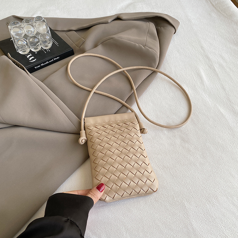 2025 Summer Woven Mini Crossbody Bag for Women - Trendy High-End Small Phone Bag for Walking and Outings 2025 Summer Woven Mini Crossbody Bag for Women - Trendy High-End Small Phone Bag for Walking and Outings