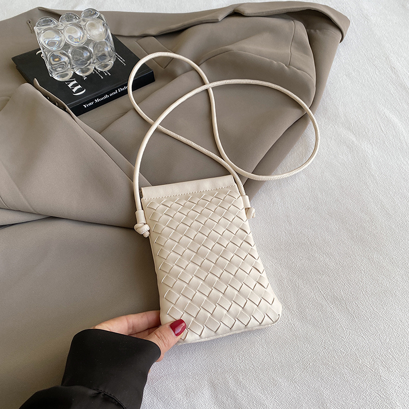 2025 Summer Woven Mini Crossbody Bag for Women - Trendy High-End Small Phone Bag for Walking and Outings 2025 Summer Woven Mini Crossbody Bag for Women - Trendy High-End Small Phone Bag for Walking and Outings