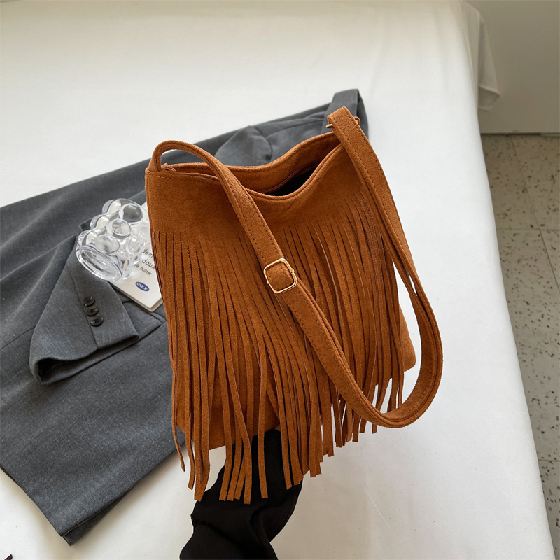 2025 Women's Autumn Winter Retro Korean Style Tassel Small Square Shoulder Bag - High-End Minimalist Fashion Accessory 2025 Women's Autumn Winter Retro Korean Style Tassel Small Square Shoulder Bag - High-End Minimalist Fashion Accessory