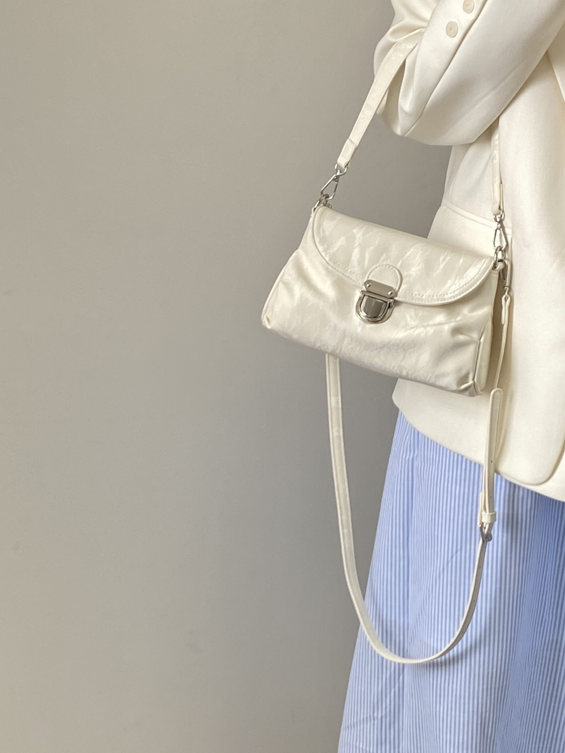 2025 Women's High-End Lock Clutch Bag - Versatile Underarm, Shoulder, Handheld, Crossbody Small Bag for Spring Summer Fashion 2025 Women's High-End Lock Clutch Bag - Versatile Underarm, Shoulder, Handheld, Crossbody Small Bag for Spring Summer Fashion