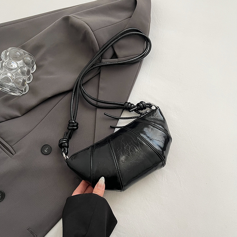 2025 Women's High-End Silver Horn Dumpling Bag - Textured Crossbody Zipper Phone Bag for Summer Fashion 2025 Women's High-End Silver Horn Dumpling Bag - Textured Crossbody Zipper Phone Bag for Summer Fashion