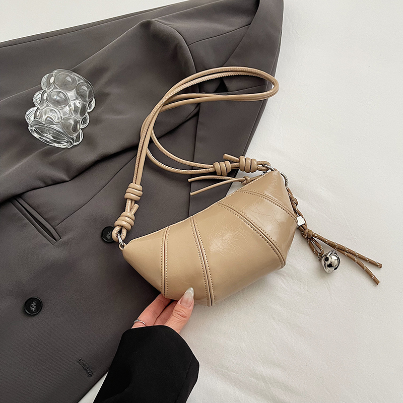 2025 Women's High-End Silver Horn Dumpling Bag - Textured Crossbody Zipper Phone Bag for Summer Fashion 2025 Women's High-End Silver Horn Dumpling Bag - Textured Crossbody Zipper Phone Bag for Summer Fashion