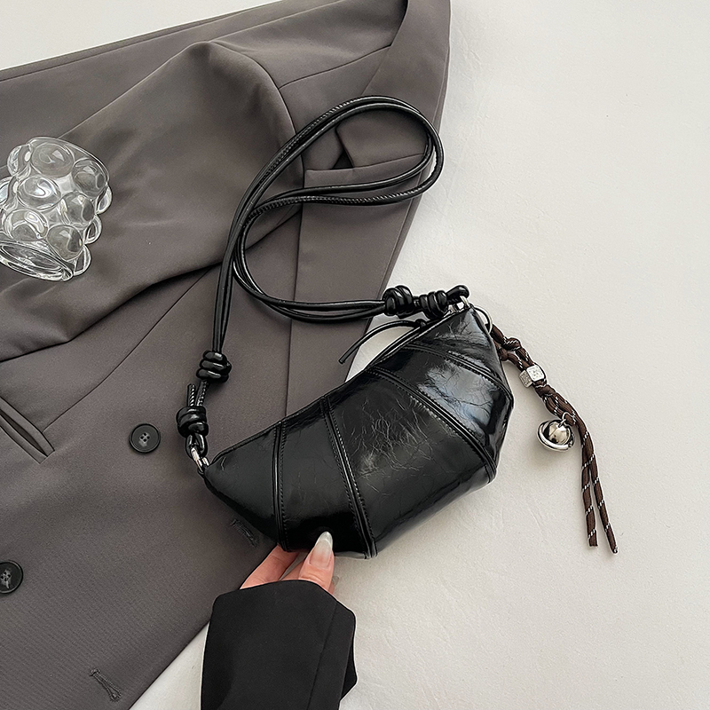 2025 Women's High-End Silver Horn Dumpling Bag - Textured Crossbody Zipper Phone Bag for Summer Fashion 2025 Women's High-End Silver Horn Dumpling Bag - Textured Crossbody Zipper Phone Bag for Summer Fashion