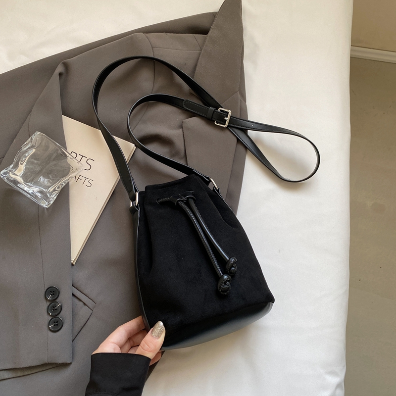 2025 Women's High-End Summer Drawstring Bucket Bag - Chic Shoulder Crossbody Phone Bag for Fashionable Outings 2025 Women's High-End Summer Drawstring Bucket Bag - Chic Shoulder Crossbody Phone Bag for Fashionable Outings