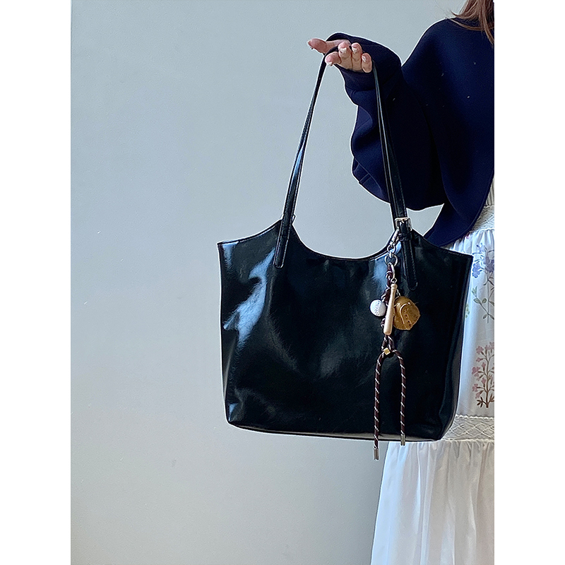 2025 Women's Korean Style Large Capacity Tote Bag - Versatile Professional Commuter Shoulder Handbag 2025 Women's Korean Style Large Capacity Tote Bag - Versatile Professional Commuter Shoulder Handbag