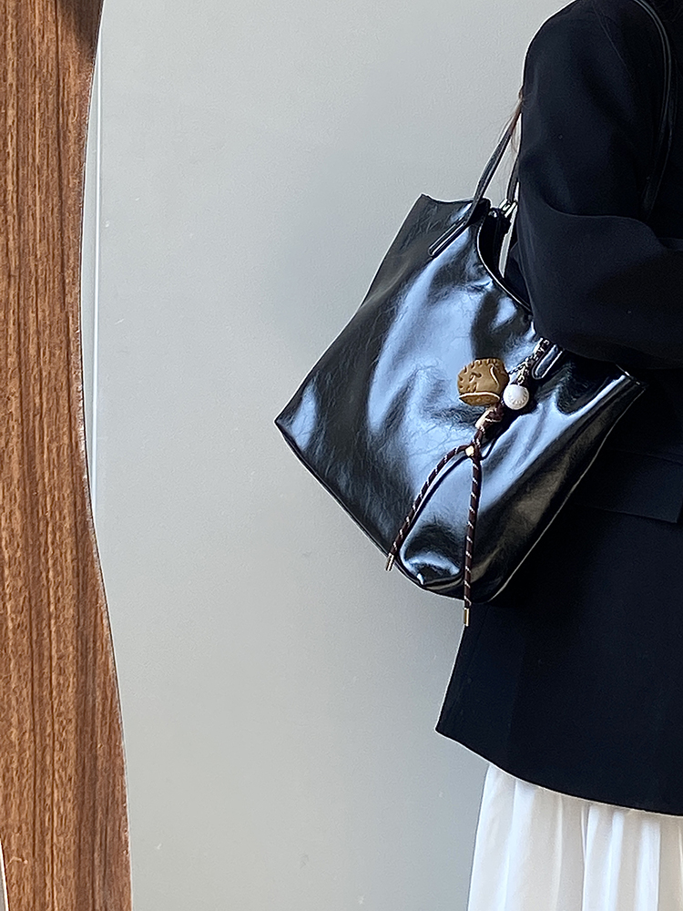 2025 Women's Korean Style Large Capacity Tote Bag - Versatile Professional Commuter Shoulder Handbag 2025 Women's Korean Style Large Capacity Tote Bag - Versatile Professional Commuter Shoulder Handbag