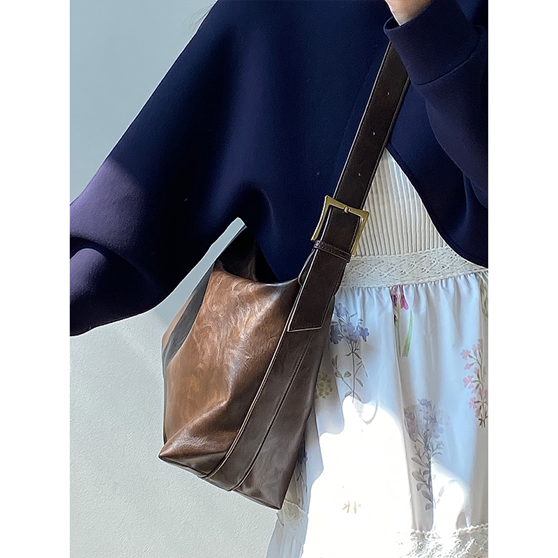 2025 Women's Korean Style Literary Retro Tote Bag - Large Capacity Commuter Shoulder & Crossbody Bag 2025 Women's Korean Style Literary Retro Tote Bag - Large Capacity Commuter Shoulder & Crossbody Bag