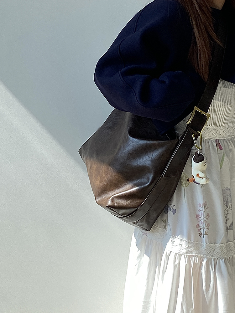 2025 Women's Korean Style Literary Retro Tote Bag - Large Capacity Commuter Shoulder & Crossbody Bag 2025 Women's Korean Style Literary Retro Tote Bag - Large Capacity Commuter Shoulder & Crossbody Bag