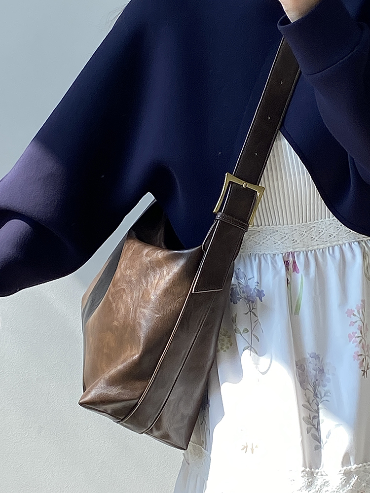 2025 Women's Korean Style Literary Retro Tote Bag - Large Capacity Commuter Shoulder & Crossbody Bag 2025 Women's Korean Style Literary Retro Tote Bag - Large Capacity Commuter Shoulder & Crossbody Bag