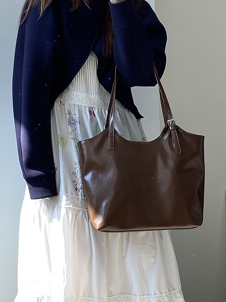 2025 Women's Large Capacity Literary Retro Tote Shoulder Handbag for Commuter Style 2025 Women's Large Capacity Literary Retro Tote Shoulder Handbag for Commuter Style