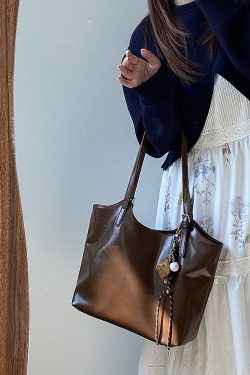 2025 Women's Large Capacity Literary Retro Tote Shoulder Handbag for Commuter Style