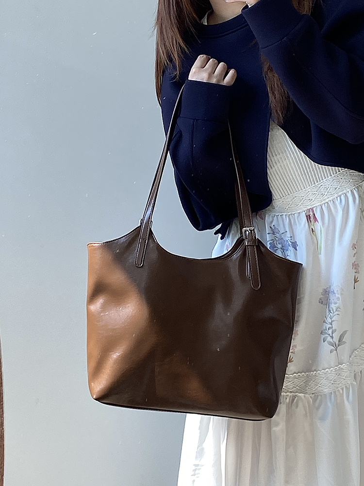 2025 Women's Large Capacity Literary Retro Tote Shoulder Handbag for Commuter Style 2025 Women's Large Capacity Literary Retro Tote Shoulder Handbag for Commuter Style