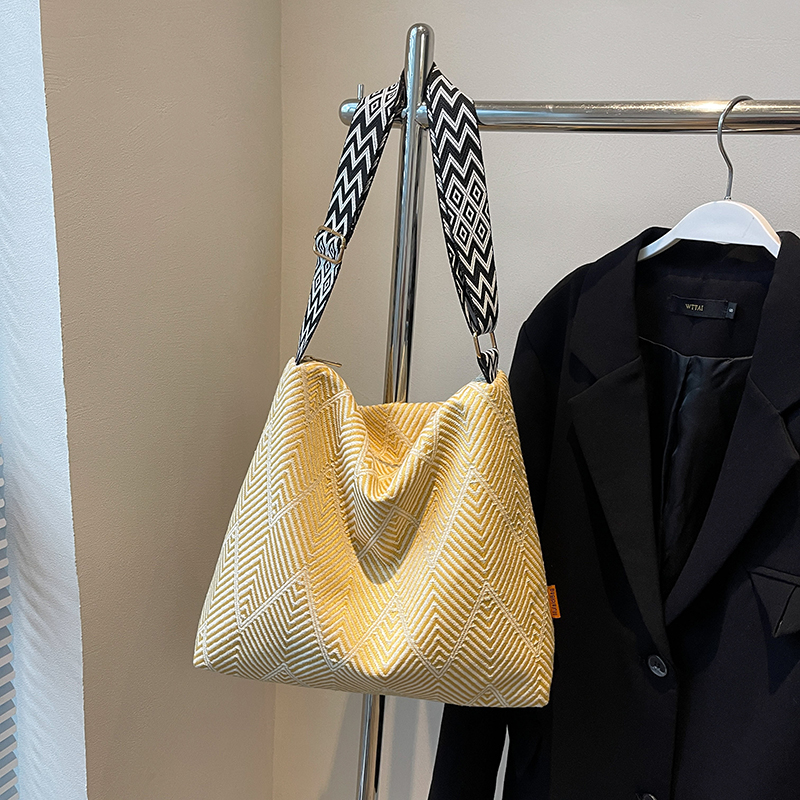 2025 Women's Large Capacity Plaid Canvas Tote Bag - Stylish Shoulder & Crossbody Bag for Students and Commuting 2025 Women's Large Capacity Plaid Canvas Tote Bag - Stylish Shoulder & Crossbody Bag for Students and Commuting