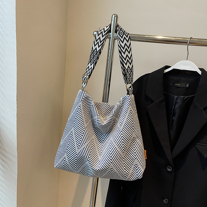 2025 Women's Large Capacity Plaid Canvas Tote Bag - Stylish Shoulder & Crossbody Bag for Students and Commuting 2025 Women's Large Capacity Plaid Canvas Tote Bag - Stylish Shoulder & Crossbody Bag for Students and Commuting