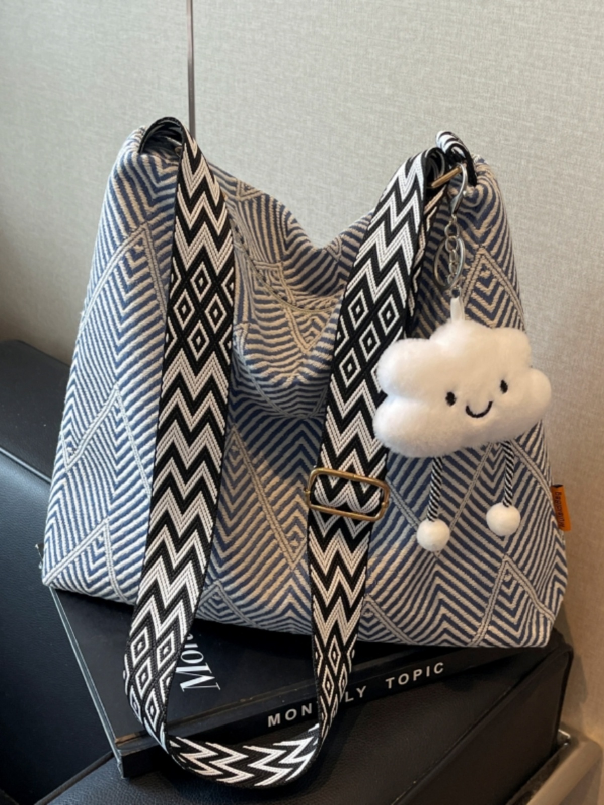 2025 Women's Large Capacity Plaid Canvas Tote Bag - Stylish Shoulder & Crossbody Bag for Students and Commuting 2025 Women's Large Capacity Plaid Canvas Tote Bag - Stylish Shoulder & Crossbody Bag for Students and Commuting