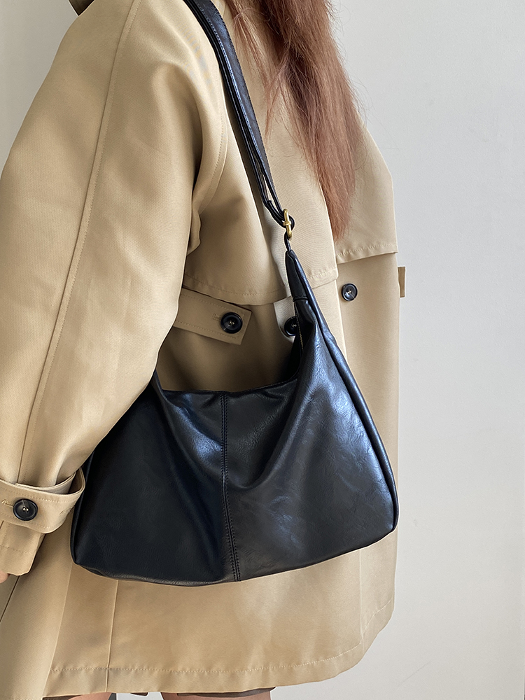 2025 Women's Large Capacity Shoulder Crossbody Bag - Simple Versatile Design for College Commuter Style 2025 Women's Large Capacity Shoulder Crossbody Bag - Simple Versatile Design for College Commuter Style