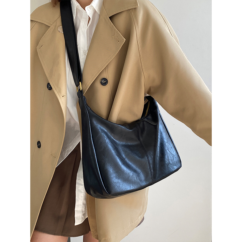 2025 Women's Large Capacity Shoulder Crossbody Bag - Simple Versatile Design for College Commuter Style 2025 Women's Large Capacity Shoulder Crossbody Bag - Simple Versatile Design for College Commuter Style