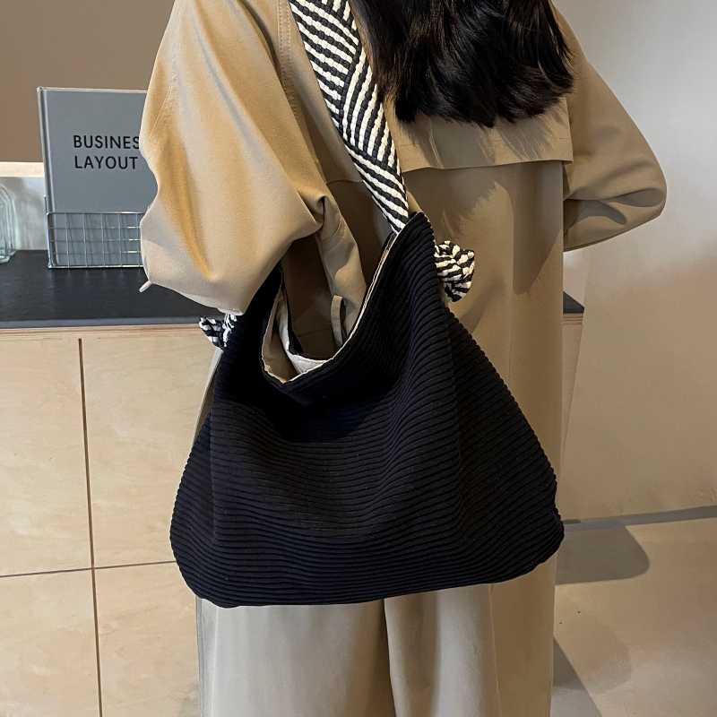 2025 Women's Large-Capacity Single-Shoulder Velvet Tote Bag - Versatile Commuting Bag for Spring and Summer Lazy Style 2025 Women's Large-Capacity Single-Shoulder Velvet Tote Bag - Versatile Commuting Bag for Spring and Summer Lazy Style