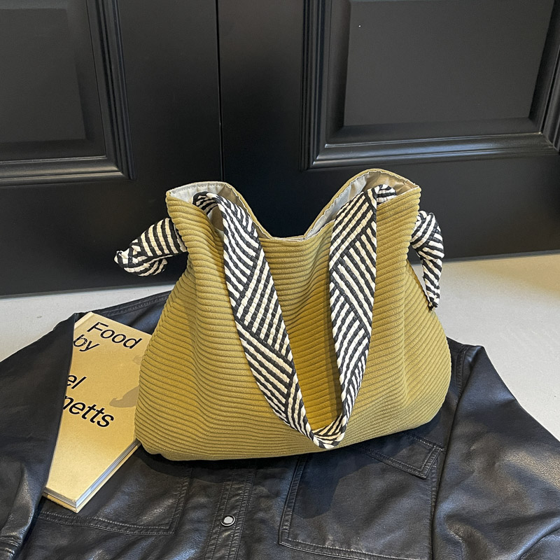 2025 Women's Large-Capacity Single-Shoulder Velvet Tote Bag - Versatile Commuting Bag for Spring and Summer Lazy Style 2025 Women's Large-Capacity Single-Shoulder Velvet Tote Bag - Versatile Commuting Bag for Spring and Summer Lazy Style