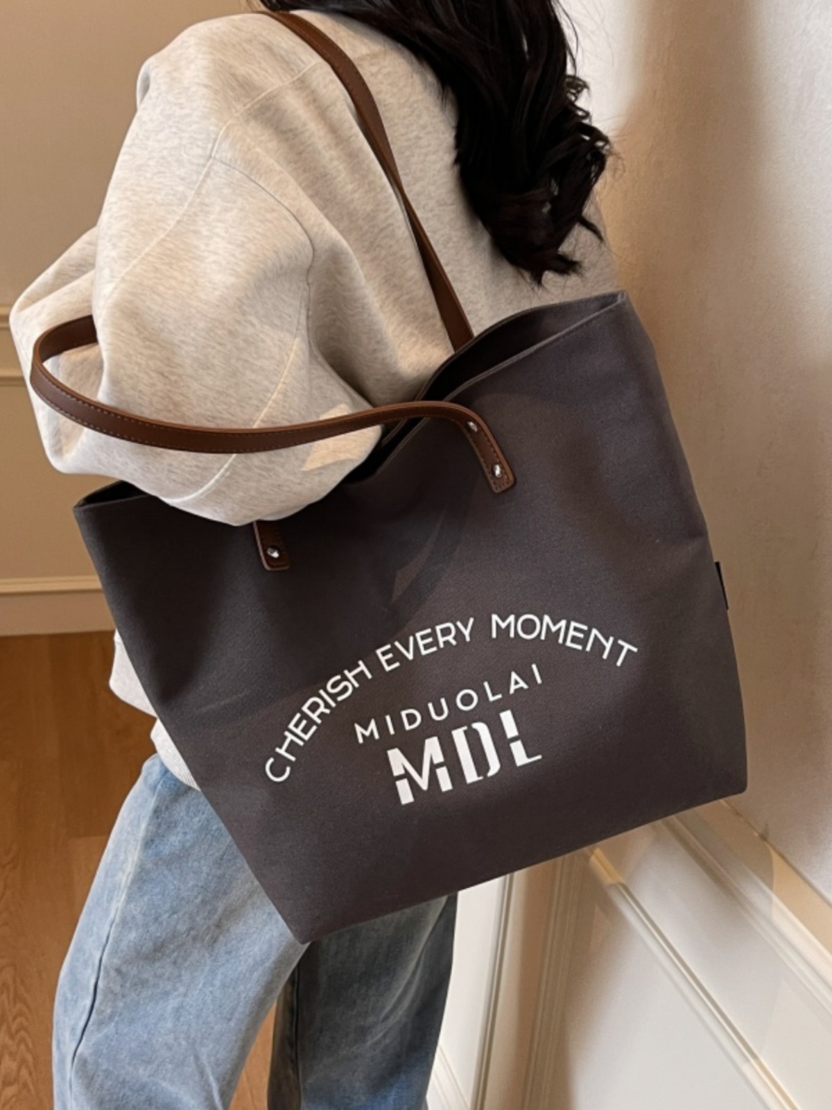 2025 Women's Letter Canvas Tote Bag - Large Capacity Korean Style Versatile Commuter Shoulder Handbag 2025 Women's Letter Canvas Tote Bag - Large Capacity Korean Style Versatile Commuter Shoulder Handbag