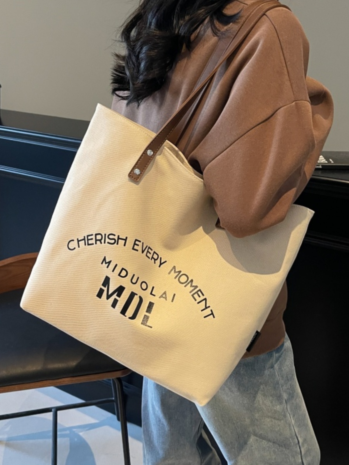 2025 Women's Letter Canvas Tote Bag - Large Capacity Korean Style Versatile Commuter Shoulder Handbag 2025 Women's Letter Canvas Tote Bag - Large Capacity Korean Style Versatile Commuter Shoulder Handbag