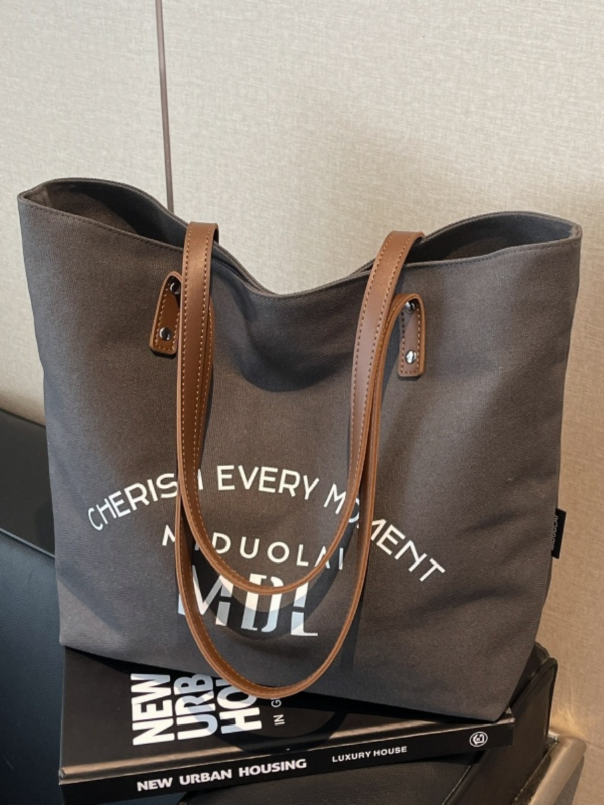 2025 Women's Letter Canvas Tote Bag - Large Capacity Korean Style Versatile Commuter Shoulder Handbag 2025 Women's Letter Canvas Tote Bag - Large Capacity Korean Style Versatile Commuter Shoulder Handbag