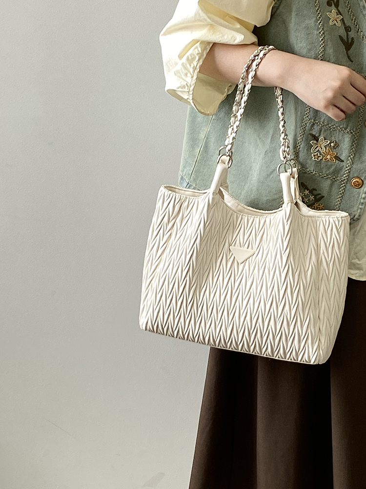 2025 Women's Pleated Tote Bag - Versatile Commuter Shoulder Handbag with Chain - Stylish Large Bag for Everyday Use 2025 Women's Pleated Tote Bag - Versatile Commuter Shoulder Handbag with Chain - Stylish Large Bag for Everyday Use