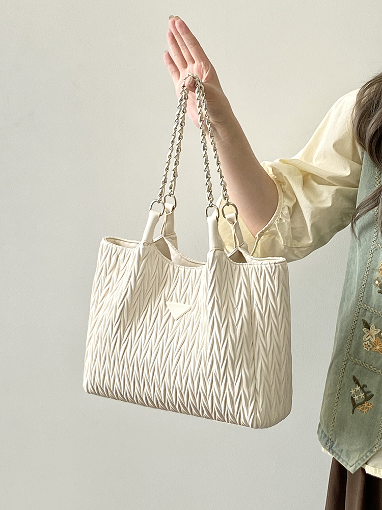 2025 Women's Pleated Tote Bag - Versatile Commuter Shoulder Handbag with Chain - Stylish Large Bag for Everyday Use 2025 Women's Pleated Tote Bag - Versatile Commuter Shoulder Handbag with Chain - Stylish Large Bag for Everyday Use