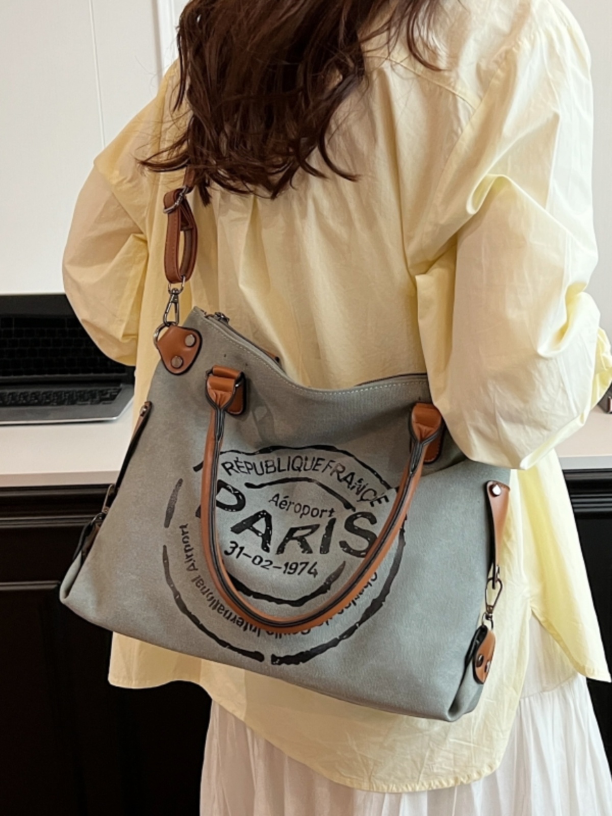 2025 Women's Single-Shoulder Canvas Tote Bag - Large Capacity Spring & Summer Fashion for Classes & Commuting 2025 Women's Single-Shoulder Canvas Tote Bag - Large Capacity Spring & Summer Fashion for Classes & Commuting