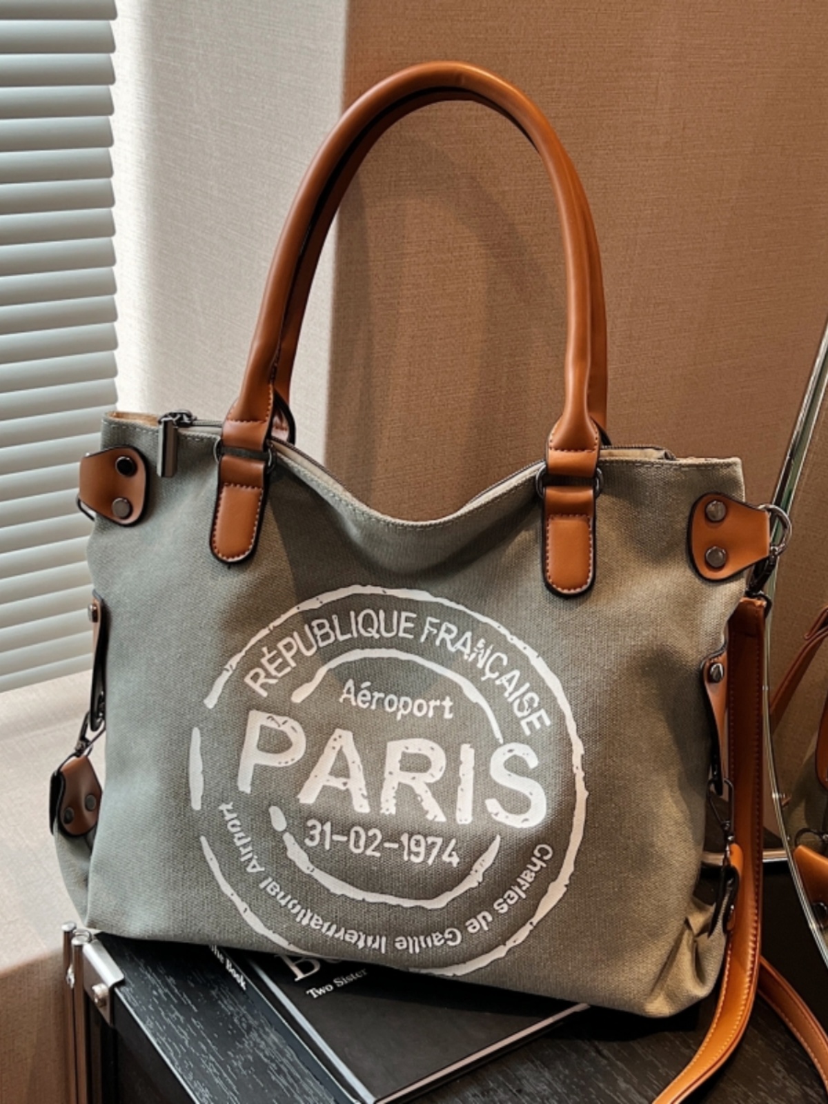 2025 Women's Single-Shoulder Canvas Tote Bag - Large Capacity Spring & Summer Fashion for Classes & Commuting 2025 Women's Single-Shoulder Canvas Tote Bag - Large Capacity Spring & Summer Fashion for Classes & Commuting