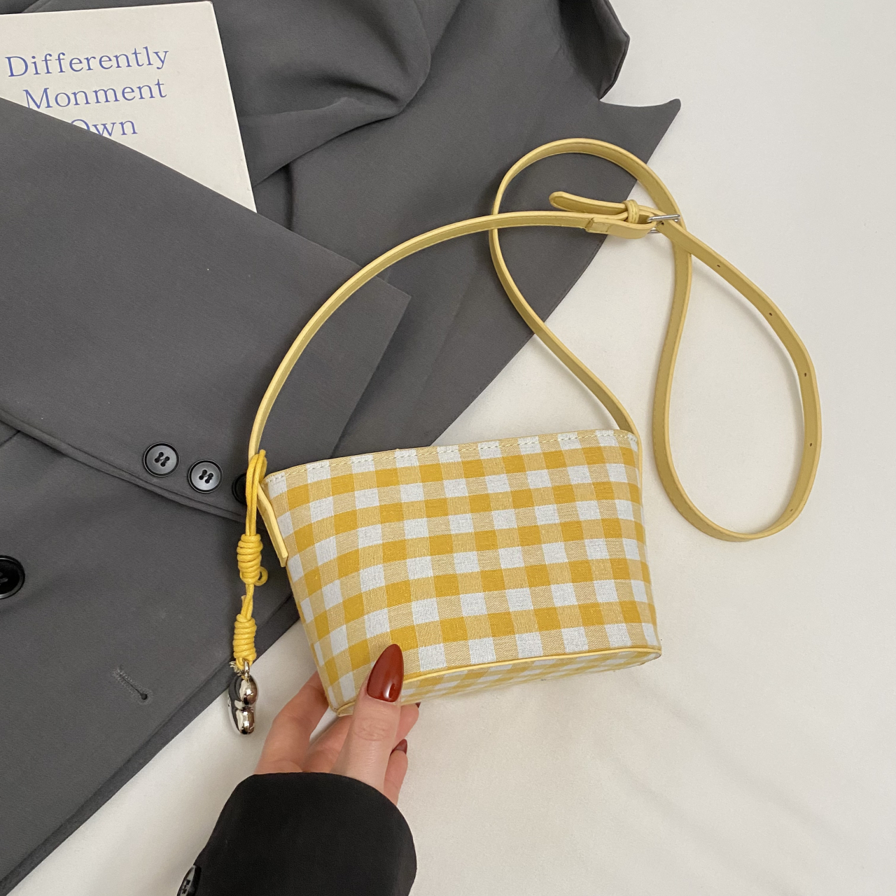 2025 Women's Summer Yellow Plaid Bucket Bag - Stylish Zipper Crossbody Phone Bag for Trendy Fashion 2025 Women's Summer Yellow Plaid Bucket Bag - Stylish Zipper Crossbody Phone Bag for Trendy Fashion