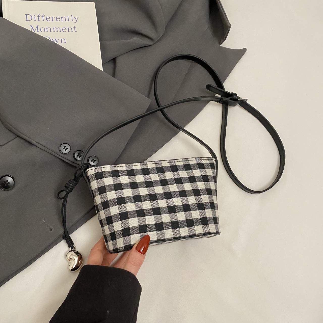 2025 Women's Summer Yellow Plaid Bucket Bag - Stylish Zipper Crossbody Phone Bag for Trendy Fashion 2025 Women's Summer Yellow Plaid Bucket Bag - Stylish Zipper Crossbody Phone Bag for Trendy Fashion