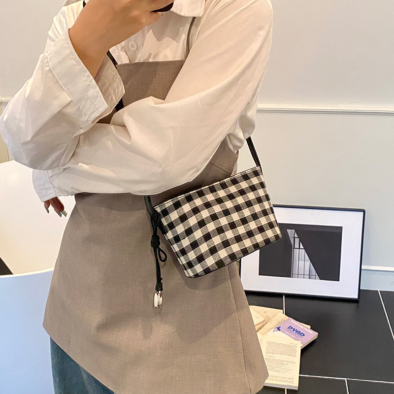 2025 Women's Summer Yellow Plaid Bucket Bag - Stylish Zipper Crossbody Phone Bag for Trendy Fashion 2025 Women's Summer Yellow Plaid Bucket Bag - Stylish Zipper Crossbody Phone Bag for Trendy Fashion