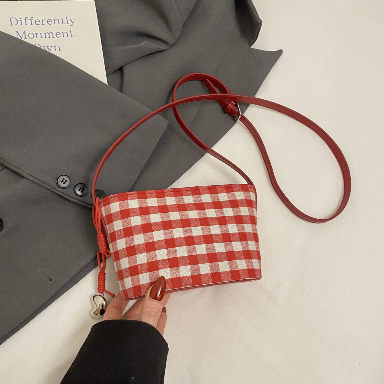 2025 Women's Summer Yellow Plaid Bucket Bag - Stylish Zipper Crossbody Phone Bag for Trendy Fashion 2025 Women's Summer Yellow Plaid Bucket Bag - Stylish Zipper Crossbody Phone Bag for Trendy Fashion