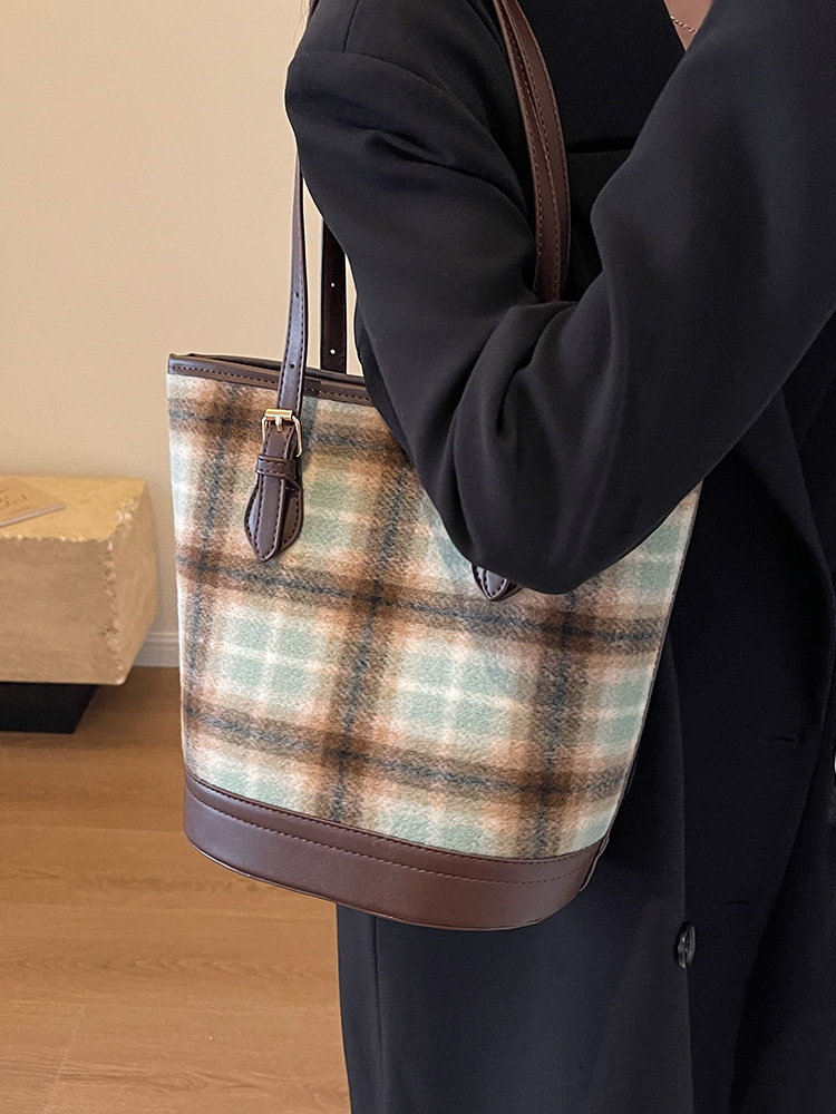 2025 Women's Trendy Spring Woolen Plaid Shoulder Bag - Large Capacity Commuting Bucket Bag 2025 Women's Trendy Spring Woolen Plaid Shoulder Bag - Large Capacity Commuting Bucket Bag