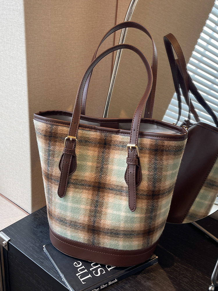 2025 Women's Trendy Spring Woolen Plaid Shoulder Bag - Large Capacity Commuting Bucket Bag 2025 Women's Trendy Spring Woolen Plaid Shoulder Bag - Large Capacity Commuting Bucket Bag
