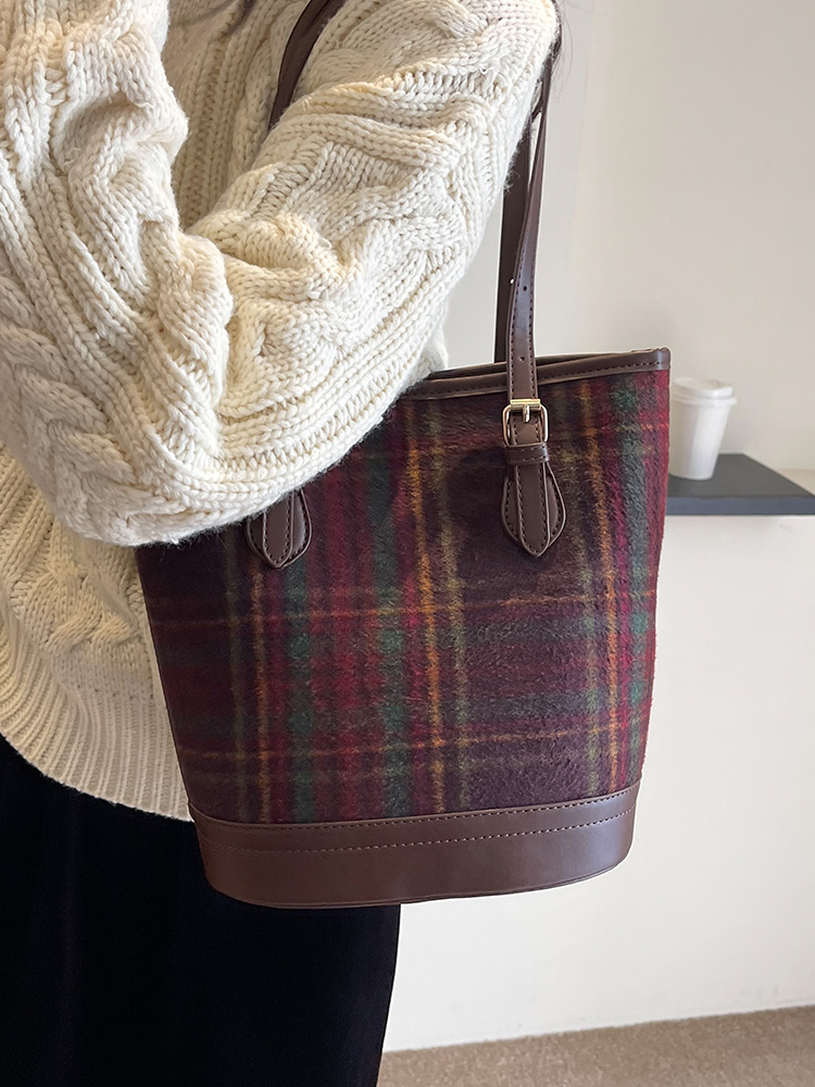 2025 Women's Trendy Spring Woolen Plaid Shoulder Bag - Large Capacity Commuting Bucket Bag 2025 Women's Trendy Spring Woolen Plaid Shoulder Bag - Large Capacity Commuting Bucket Bag