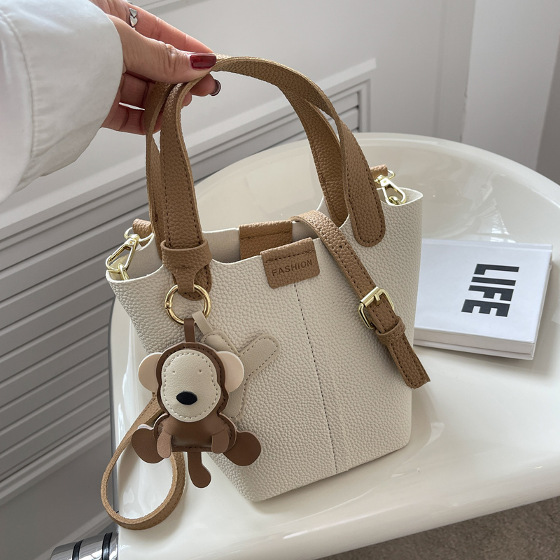 2025 Women's Versatile Fashion Bucket Bag - High-Quality Crossbody Handbag for Spring and Summer Style 2025 Women's Versatile Fashion Bucket Bag - High-Quality Crossbody Handbag for Spring and Summer Style